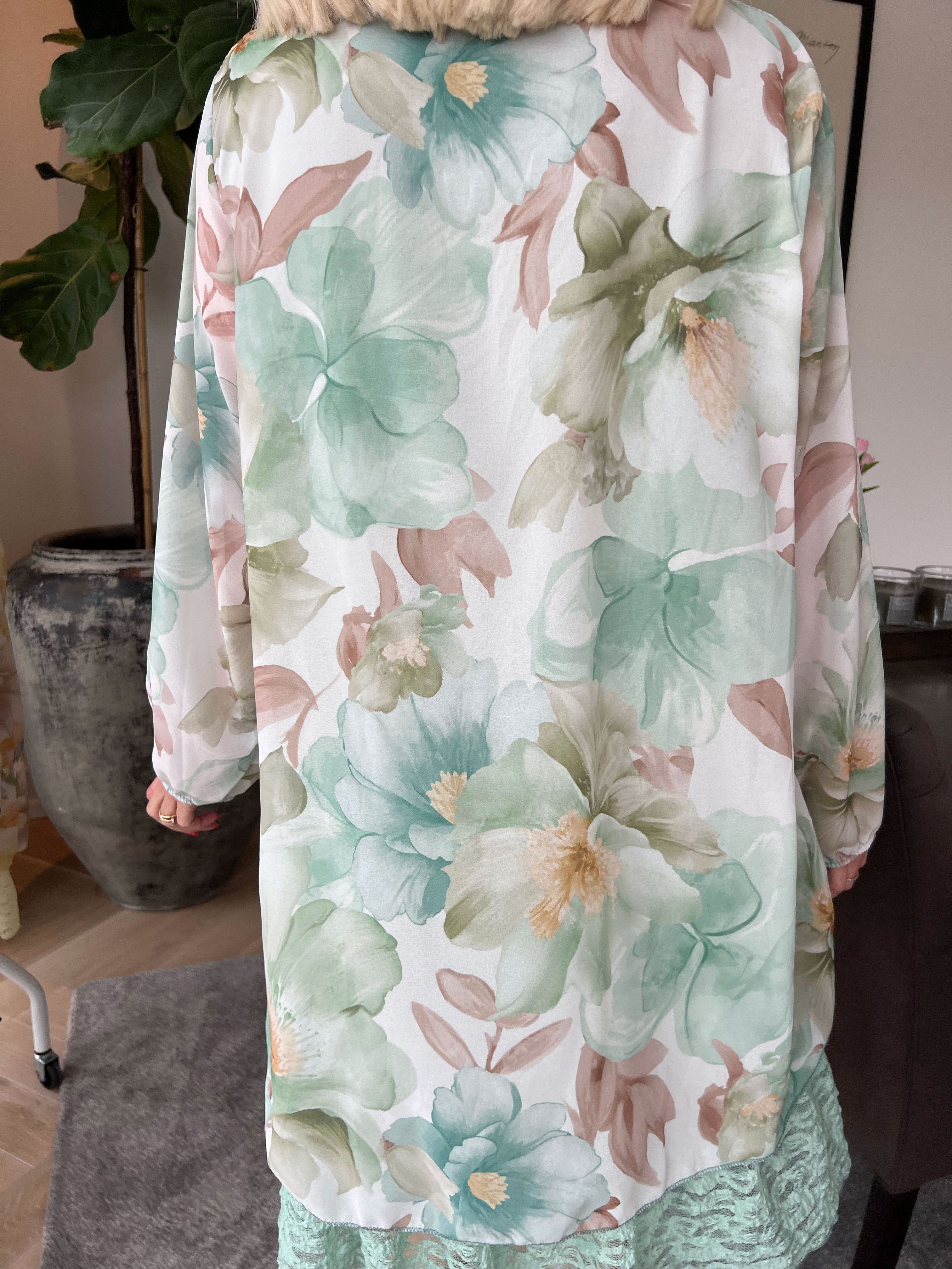 Lauren - Tunikakjole i chiffon med blomsterprint og blondekant